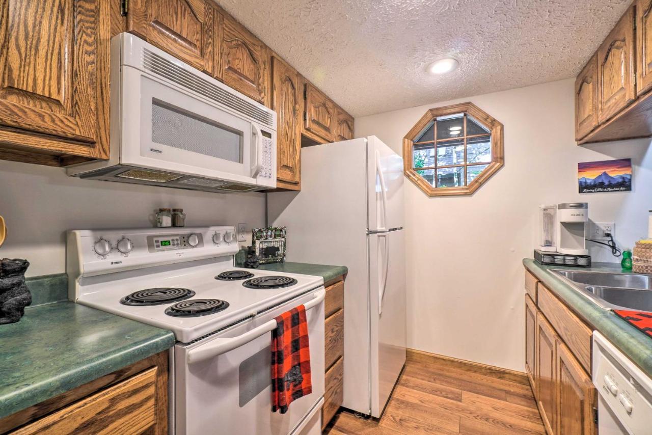 Picturesque Pigeon Forge Cabin With Mountain Views Exterior photo